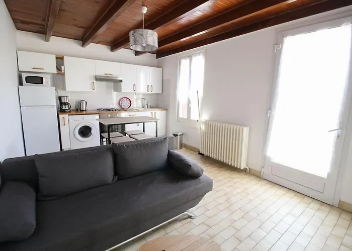 Joli T2 Rénové / Wifi / Grand Parking Privé * La Couronne (Charente)