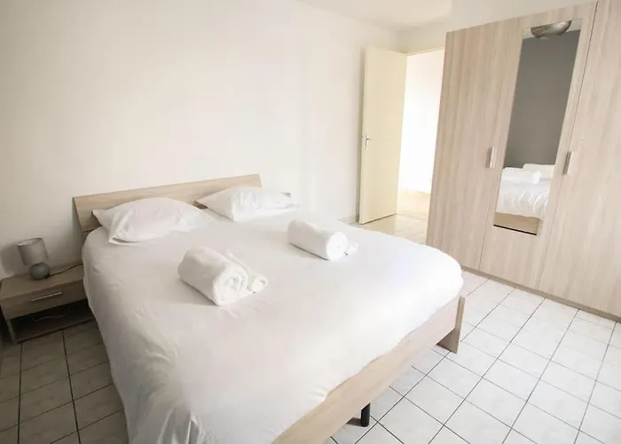 Joli T2 Rénové / Wifi / Grand Parking Privé La Couronne (Charente)